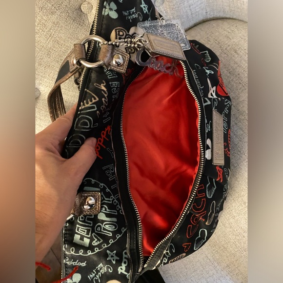 COACH Poppy Tote ❤️🖤🥰 - Picture 9 of 14